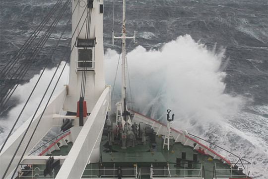 Scientists and students aboard the SA Agulhas II can expect a turbulent, wintry ocean, with temperatures of around -20Â°C.